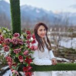 Mouli Ganguly Instagram - All white and pink mood! #mouliganguly