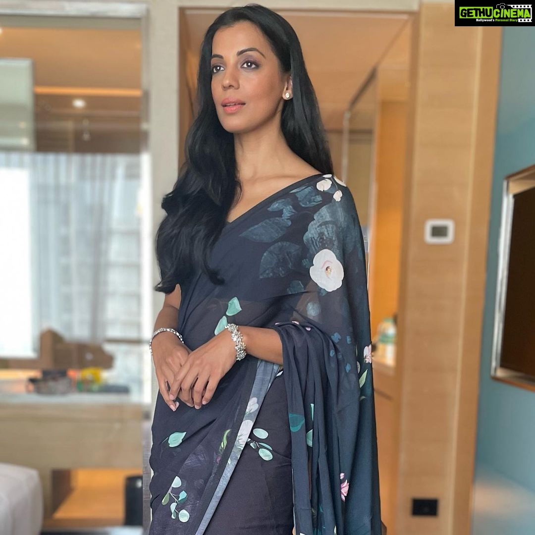 Mugdha Godse Instagram - Saaree Mood… ❤️🌹 Though this is not from my brand yet one of my fav casual saree… Hyatt Regency Lucknow