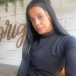 Mugdha Godse Instagram – ❤️🌹🌸

Selfie time… while ☕️ arrives Orillia, Ontario