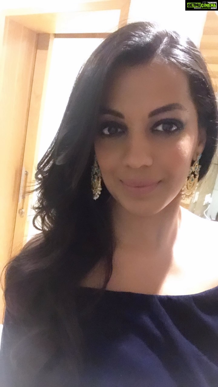 Mugdha Godse Instagram - When instagram makes this reel for you… lovely memories…❤️🌹 #Instamadness #reelitfeelit #traveldiaries