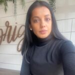 Mugdha Godse Instagram – ❤️🌹🌸

Selfie time… while ☕️ arrives Orillia, Ontario