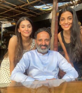 Mugdha Godse Instagram - Basking in the warmth of Thy Grace… 
of our beloved Master Sri ‘Tarneiv’ ji…
🙏❤️🙏 

#AllThyGrace #tarneivji #bellymaster #belly #bliss #gratitude #master #guru #guide #grace #blessed #mantra #chanting #grateful #divine #magnificent #magical #silence #practice #light #thankful #bellymeditation #love #peace