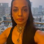 Mugdha Godse Instagram - Let’s feel the light… ❤️🌹🙌 Sunset time ❤️ #gratitude #love #silence #bliss #peace #joy Mumbai Andheri