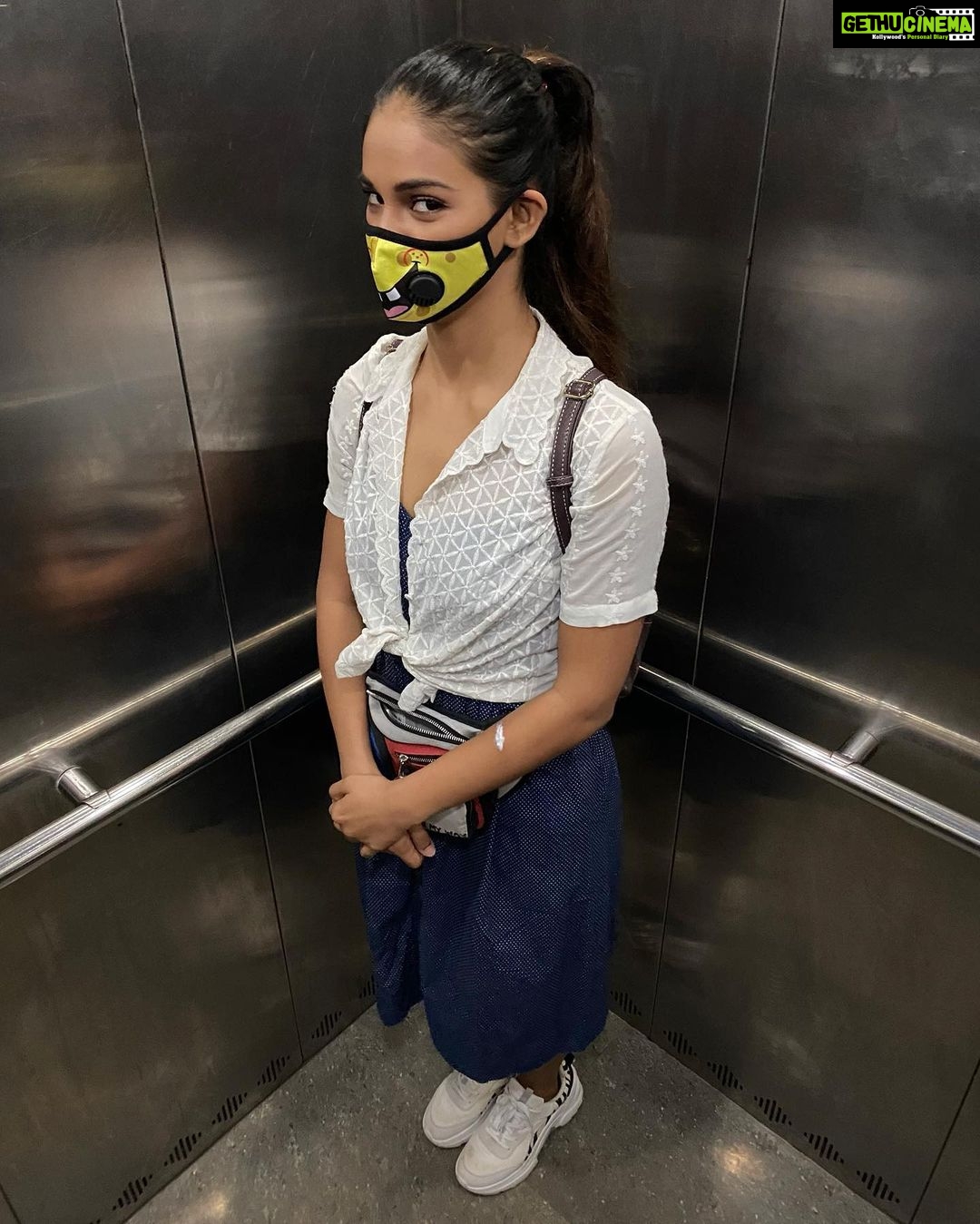 Mukti Mohan Instagram - Extroverts practicing social distancing like! 🤓🤩 #missinghumaninteraction #spreadjoyovergerms