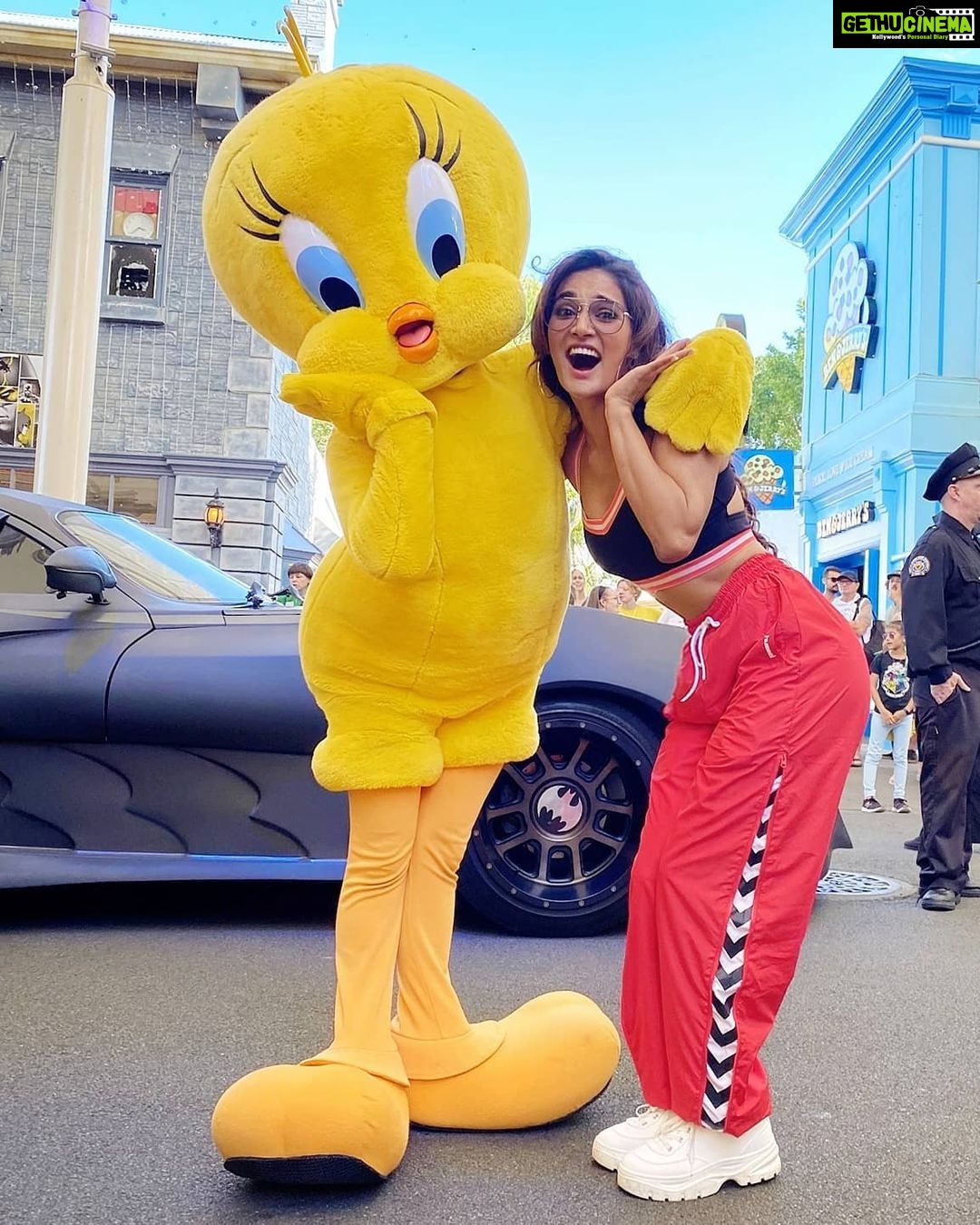 Mukti Mohan Instagram - We Taut we Taw a Dumb-Ass - Our response to all those roaming around without masks! BTW y'al ain't helping letting this Pandemic leave us completely!! #TsjustTsayinn Sitting at home in my PJs and posting my much awaited #Tweety🐥 Moment from @movieworldaus #AussieTrip #GoCoronaGo😷 #WishWeCanTravelAgainSoon 🌍🤞 Home Sweet Home ❤