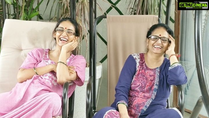 Mukti Mohan Instagram - HEY YOU! Yes you all, you made this video so special for my mom!! Thanks a million for giving @muktimanch it's first million and most importantly giving me motivation to create more of such videos for you all! Can't thank you enough for the support! Here's a lil BTS from #MomInLockdown ❤️ Bhaigiri by : @vishwanath.kumary Shot by : @mohanshakti Full video is in Bio and stories!!