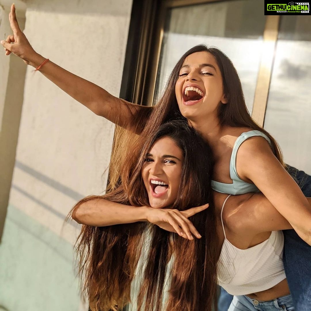 Mukti Mohan Instagram - My lazy my crazy my all in one AMAZY !! From pampering me with spa, mirchiwali-maggie, clothes, gossips, photoshoots and love(that too with so much JOY) to always being an earnest ear to my talkative soul !!! I honestly, hadn't met anyone who can give me competition in being so INSANE, until i met YOU! On your lockdown birthday i would like to congratulate myself for finally finding my jhalli & enthu younger self in you!(wah wah!) Ab main bhi badi behen banne ka rObb jhaad sakti hoon!!! Aye RIYAAAAAA!!! Dil se i wishπ, and i will see to it that anything you point your finger at πyou get that in abundance!π You've BIG SISTER FOR LIFE !!π« Ab zyaada bolungi toh tu ro degi na!? chalo read it and come to my godi!! ππ»ββοΈβ€οΈπ HAPPY TO YOU @thisisriyaaaa ππ£