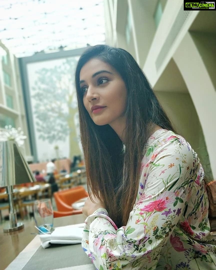 Mukti Mohan Instagram - That *चोरStare* you give your mother when she asks you to do Daily Chores!🥴 I wish it worked,🤪 how do you escape these chores???? 🧐