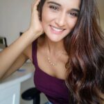Mukti Mohan Instagram - Hey!! Anyone else getting a tan from the light in the fridge?? 🧖🏽‍♀️🤪🍳🥣🤭😂 #LockdownInsanityKickingIn #MuktGyaan #MondayMotivationAaja 🙌🤞