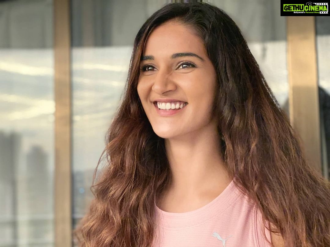 Mukti Mohan Instagram - I don't understand the hullabaloo about inner beauty. What actually brings out your beauty is the radiance of being content. And you can only be content when you're employed in something you love. ~ #ZohraSehgal