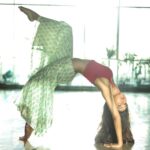 Mukti Mohan Instagram - Somewhere between holding-on and letting-go we all are learning to TRUST the unknown, and find GOLD in little things✨ #BendSoYouDontBreak #MuktGyaan