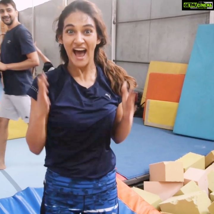 Mukti Mohan Instagram - #Throwback dedicated to all athletes and sports men and women who are keeping up their training despite of all the tournaments specially #olympics2020 #T20WorldCup2020 getting cancelled this year. I ain't a gymnast and it took me a month to hardly land on my feet all thanks to my coach @kushanagarwal can't imagine๐โค๏ธ you holding on to your world records and keeping up the spirits in this #Lockdown ๐ฎ๐ณ #JaiHind to all the sportsmen and women!! โฝ๐ฅ๐๐๐พ๐ธ๐๐๐น๐ฅ๐โ๏ธ๐ฑ๐ฏStay safe, positive, #KeepTraining , keep your motivation high to break your own record and be gold as you all are!! Lots of love to you allโค๏ธ