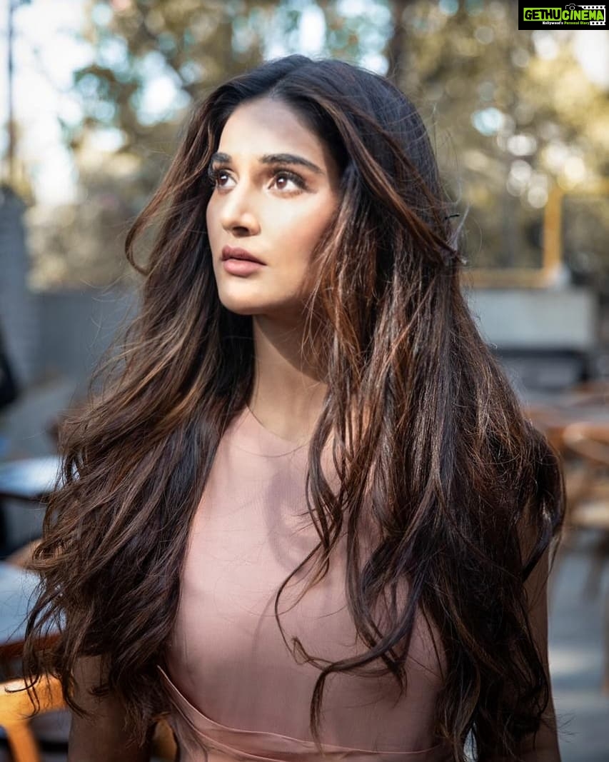 Mukti Mohan Instagram - ✨ . . . . #MUKTIxNORULES Conceptualised, shot and edited by @crossover_studios photography by @shaurya_bajpai Styled by @dharagandhistylist Outfit @tyagiaishwaryapremprakash Make up by @kanika_arrora assisted by @khushh_nishad Hair by @mayurinalli_h_mua assisted by @mua_jitima