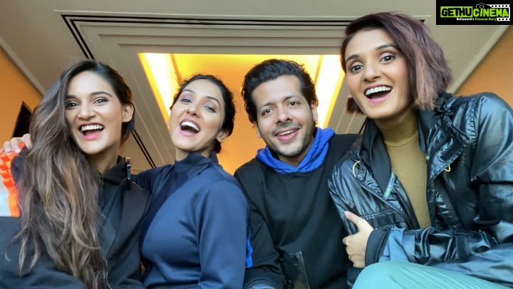 Mukti Mohan Instagram - No better way to celebrate Women's Day than cheering for our๐ฎ๐ณ ๐ฆ๐บ Women in Blue๐๐๐ปโโ๏ธ at the ICC T20 Women's WorldCup Finals! ๐คธ๐ปโโ๏ธ๐๐ปโโ๏ธ๐ง๐ปโโ๏ธ๐๐ปโโ๏ธ๐ง๐ฆธ๐ปโโ๏ธ๐ง๐ปโโ๏ธ #LedByWomen #T20WorldCup #SeeAustralia #VisitMelbourne #T20WorldCup2020 #GoGirls๐คธ๐ปโโ๏ธ #HappyWomensDay #neetimohan #nihaarpandya #muktimohan #shaktimohan