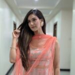 Mukti Mohan Instagram – Leheraana Balkhaana toh badi common si baat hai 🤭
#ShankyKiShaadi hai 🌈💓
Stylist @vrinda.fashionstylist 🧚
Outfit @vidushisaraflabel 
Jewellery @mortantra
📷@vidushiparashar18