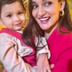 Mukti Mohan Instagram - Merry with my Cherry🍒 Ho ho hO! #HappyHolidays #MerryChristmas 🎄