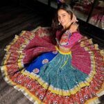 Mukti Mohan Instagram - 🥁 #Navratri is not over yet!! 📷 @pankajshinde21 Styled by- @isolatednee Outfit- @rishh_designs Jewellery- @silver.kiosk Assisted- @apuneshruti @itz_ray_23 @deepika_khanna @shrea_hela @rajak_sanjip @rajeevrajak87 @bablukumar0810 🫶🏻 @_shraddhabobade_ @premavshetty 📍 @muktimanch Mukti Manch