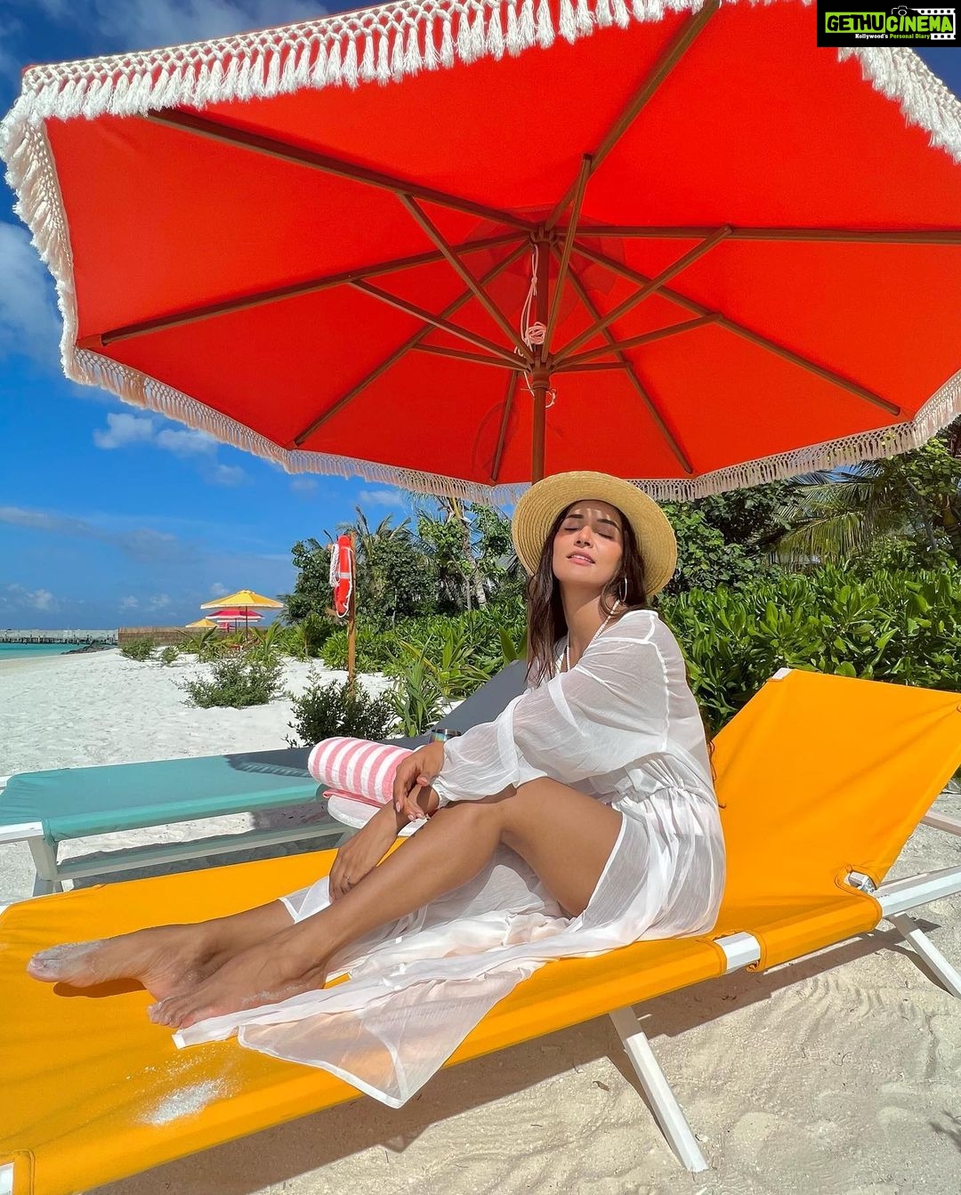 Mukti Mohan Instagram - under my ummbrella ☂ ella ella 🌊 Maldives