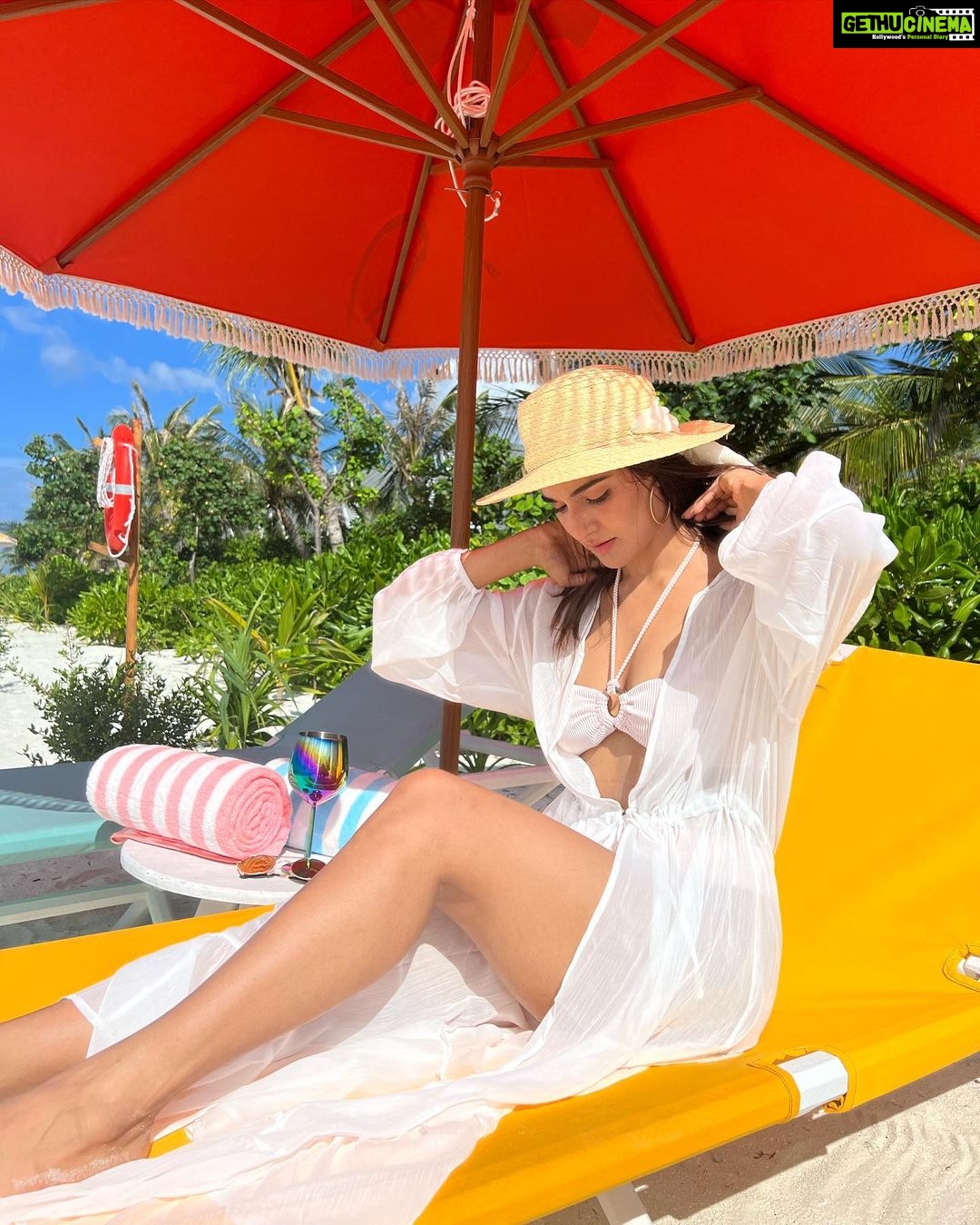 Mukti Mohan Instagram - under my ummbrella ☂ ella ella 🌊 Maldives