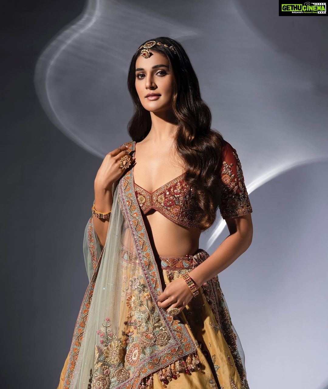 Mukti Mohan Instagram - š Ace Team š Photography by @nikhilshenoyphoto Hair by @mehrasilky Make up by @omkarvardam Styled by- @isolatednee Assisted by - @styling_by_shruti and @shraddha.dange Outfit- @frontierraas Jewellery- @jam__collections