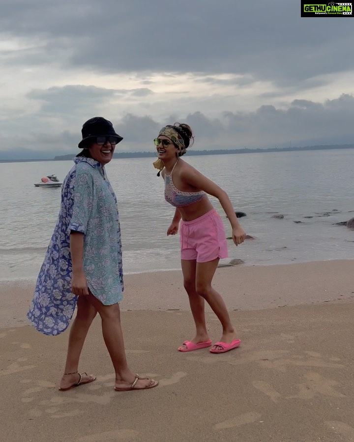 Mukti Mohan Instagram - To My Dida & Akka, You’re my best friends, my human diaries, my comfortable silences, and my adrenaline rush✨ You both mean the world to me @kmohan12 @mohanshakti Love you 🤍 Thank you Muneer @coastalinofficial for organising this memorable trip! Sarafin, Nitin, Asif, Amin, Sanket and everyone for making us have a time of our lives at @cintacorislandresort 🏝 See you soon 🤟🏼