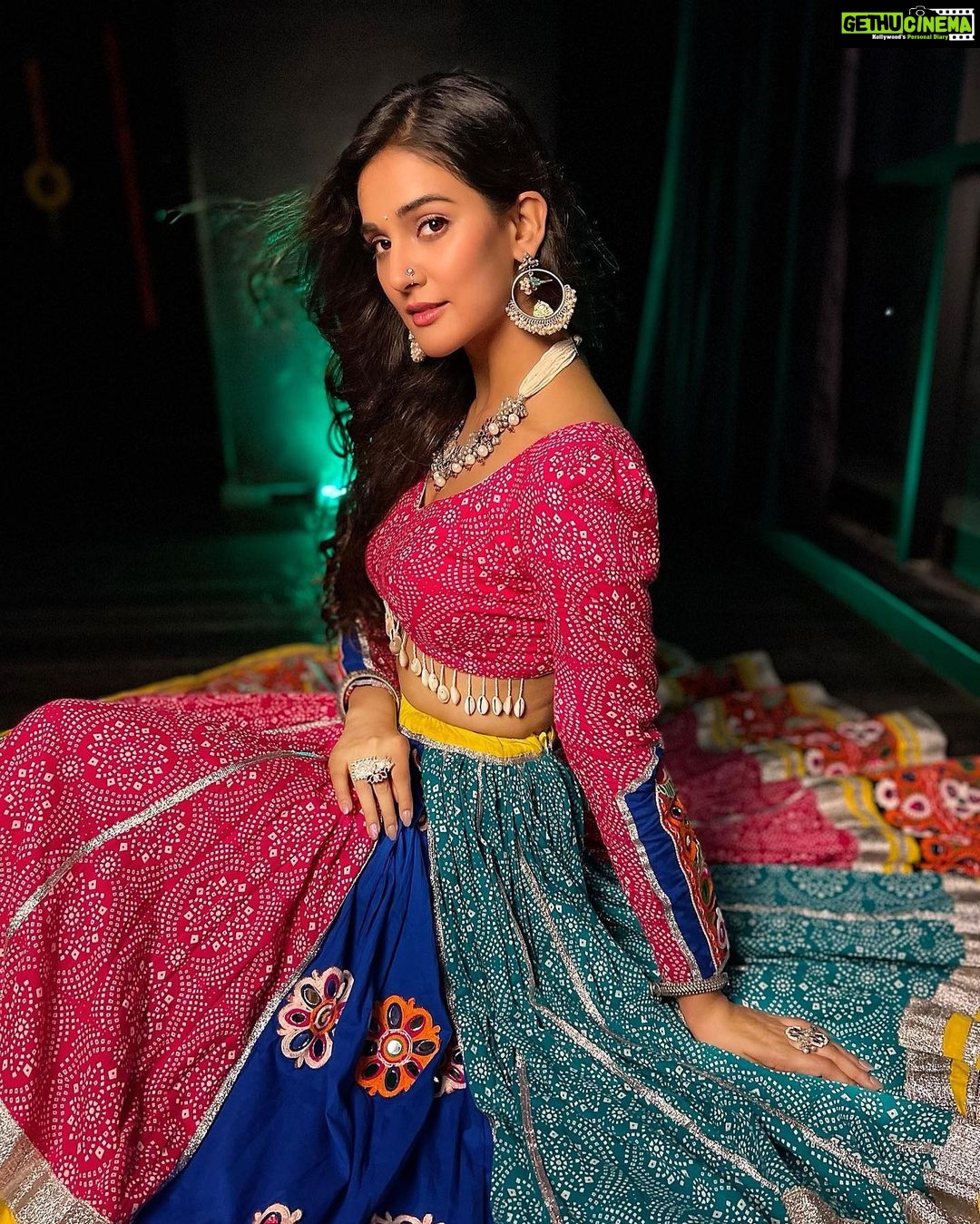 Mukti Mohan Instagram - π₯ #Navratri is not over yet!! π· @pankajshinde21 Styled by- @isolatednee Outfit- @rishh_designs Jewellery- @silver.kiosk Assisted- @apuneshruti @itz_ray_23 @deepika_khanna @shrea_hela @rajak_sanjip @rajeevrajak87 @bablukumar0810 π«Άπ» @_shraddhabobade_ @premavshetty π @muktimanch Mukti Manch