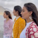 Mukti Mohan Instagram – PASOORI PAO Ji ! Had to dance on the track of the decade which is bringing love, music, and most importantly two beloved nations together 🇮🇳 🇵🇰 through one song! @alisethiofficial @shaegilll listening on 🔂 keep making awesome tracks to dance on 💃🏻 

It was natural to do what we grew up doing at hostel- DANCE, can’t believe we did it together at 14k ft at #Pangong Tso 🏔 @anamika.m.yadav @shrishti_dhillon 👯‍♀️ 

Thank you 🎥 @sin_shivani 🎶 @khushbookatyal06 and 🚗 Nurbu Bhaiya🫶🏼

#Leh #Ladakh #Dance #pasoori #bestfriends #MuktiMohan #reel #india #pakistan