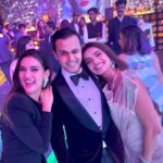 Mukti Mohan Instagram - Celebrations galore 🎉 Whatta joyful night! Union of @thisisriyaaaa @aneeshgoel23 and two beautiful families had to be brought with such cheerful faces, colorful lights, blessings and soooooo much love! God bless the togetherness! Love you 🫶🏻 Styled by- @isolatednee x @_trishasadh Assisted- @aditi_08_ Outfit- @labelrsvp Jewellery - @tsaraofficial ADot