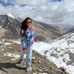 Mukti Mohan Instagram - High !! 17.5 thousand feet high with my besties🏔 where to next 🎢🗺? @anamika.m.yadav @shrishti_dhillon @sin_shivani ❣️ #leh #ladakh #khardungla #himalayas #silkroute #travel #muktimohan Khardung La
