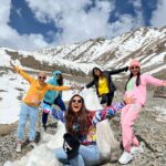 Mukti Mohan Instagram - High !! 17.5 thousand feet high with my besties🏔 where to next 🎢🗺? @anamika.m.yadav @shrishti_dhillon @sin_shivani ❣️ #leh #ladakh #khardungla #himalayas #silkroute #travel #muktimohan Khardung La
