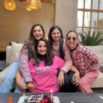 Mukti Mohan Instagram - Filled with love ❤️ @shrishti_dhillon @anamika.m.yadav @sin_shivani Thank you @chospahotel for making our Vaani’s Birthday so special! Leh, India