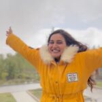 Mukti Mohan Instagram - My first snowfall ❄️🤍 a perfect start to my trip with my best friends from school. Looking forward to making loads of memories with @shrishti_dhillon @anamika.m.yadav @sin_shivani Thank you @alifetimetrip_india @nidhi.hasija 🗺 P.S.- we miss you DvD, Pinzoi, Lochi, Kalli, Kedia!! don’t mute us as you are about to be sooooooooo jealous❤️‍🔥😆