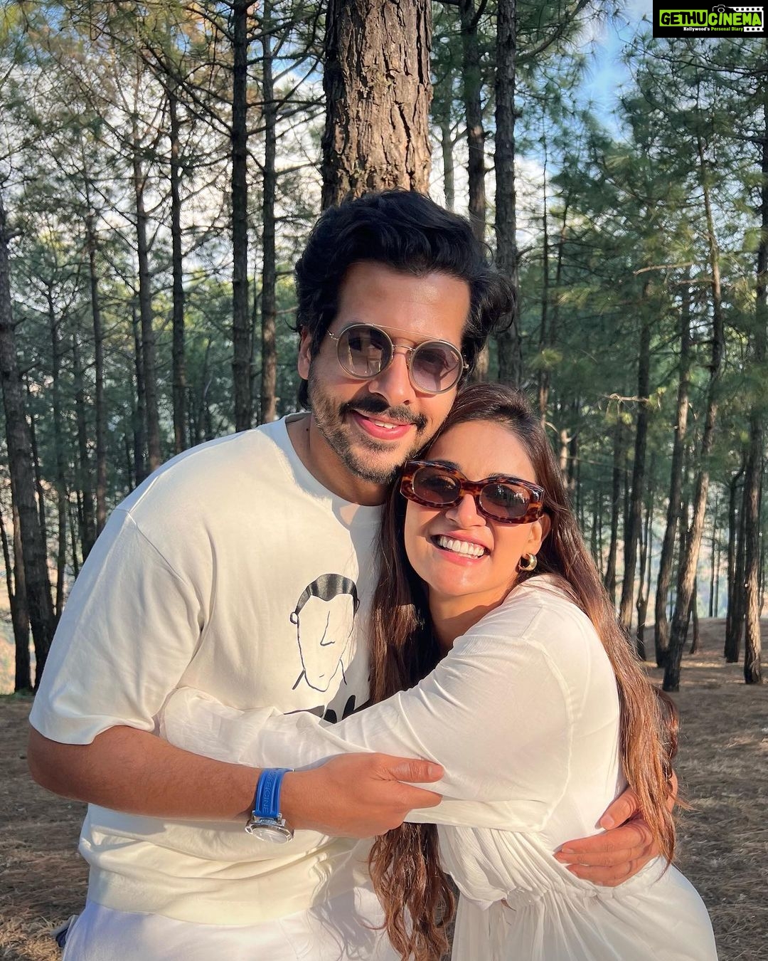 Mukti Mohan Instagram - Happiest birthday to Gol from Gol-U!! Dost, Jaanzua, NJ, Jaajoo, Neeniiii no amount of nicknames can suffice the adorableness and admiration for you! You are the most amazing son, brother, friend, husband and now a father.. the most wholesome and wonderful human being I know!! It is a blessing to have you as a friend and a brother like you!!! You’re the most wisest, beautiful, ever-so giving, forgiving, loving and nurturing soul I have ever come across in my life!! Thank you for throwing the biggest birthday bash everrrr!!!! I only wish one thing on your 40th - that Whatever you may desire I pray that “Uparwala aapko usse kayi gunna zyaada dey”, coz you deserve that in abundance and much more!!! Forever grateful to have you in our lives!! Thank you for always watching over all of us!! Love you jaanzuaaa🥹🤍 @nihaarpandya @themanornaldehra @auramahvalley Naldera, Himachal Pradesh, India