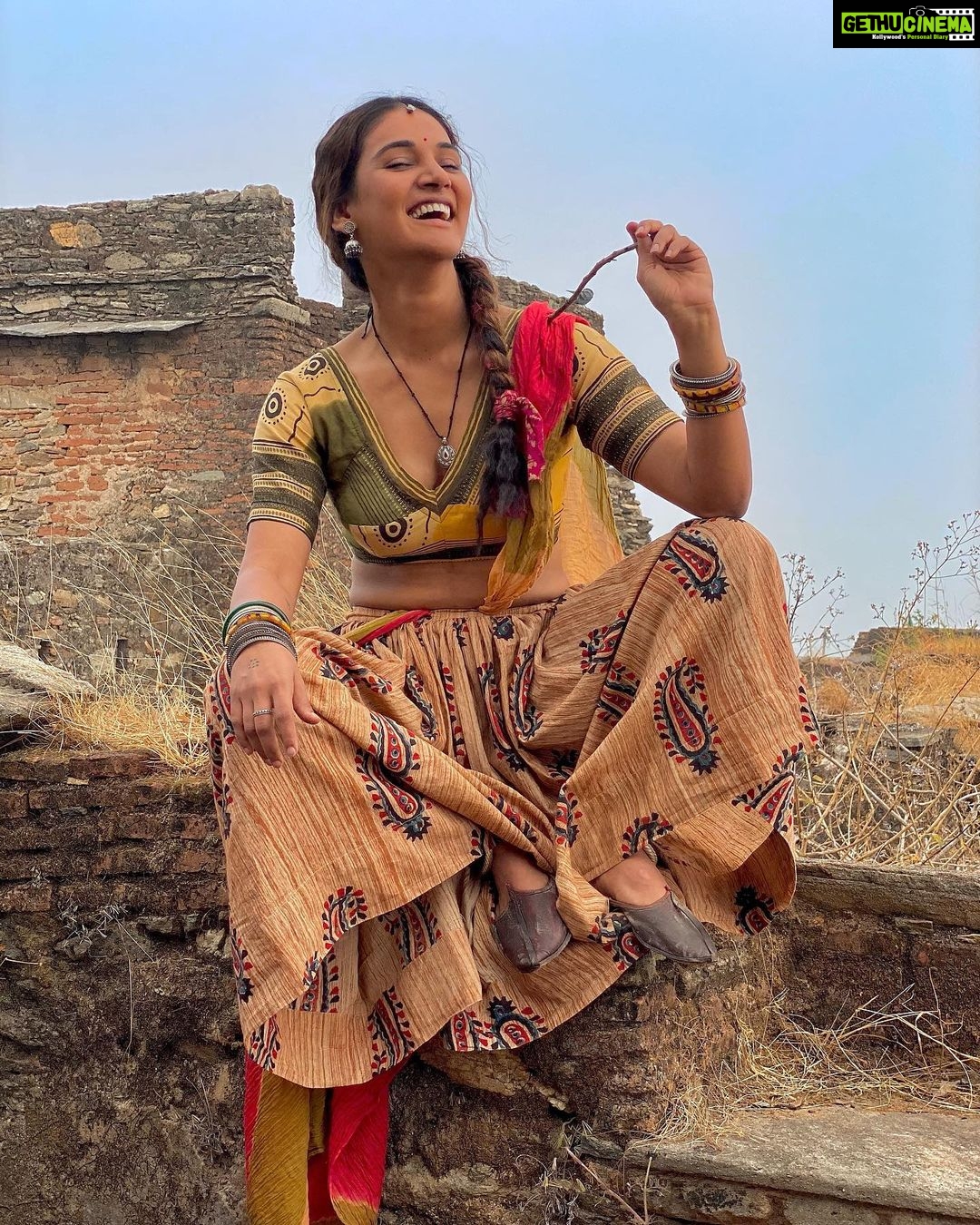 Mukti Mohan Instagram - 🏜 #Thar ♾ some cherished moments from our shoot in Rajasthan 🤍 📷 @jagtap721 #TharOnNetflix releasing on 6th May @netflix_in @anilskapoor @harshvarrdhankapoor @fatimasanashaikh @satishkaushik2178 @akfcnetwork @rajsingh_chaudhary @anuragkashyap10 @niveditabhattacharya.official @artb @akkshaygunaawat @reel_anushka @jitendrajoshi27 @sanjaydadhich @isanjaybishnoi @mandanakarimi @udayanbhat @salam_ansari9 @wasiqkhan @sillyclay_ @ajayjayanthi @priyankaagarwal1109 @akshay0beroi @chetansjhawar @ankita_cinesingh @surajvyas13 @otetiani_in_me @gautamkishanchandani @rahulsinghofficialpage @shashwatology @kirti_gulyani @siddharthsoni #kunalsharma @beecallpradhan @dbhurji @shredevdube @shubhamkumarishere @castingbay @nowitsabhi #Desh @ghantaghartalkies @damineeb @premavshetty @netflix
