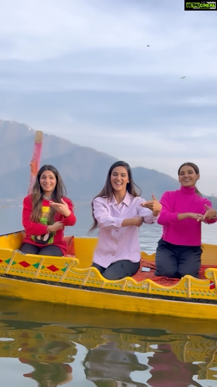 Mukti Mohan Instagram - we clearly need more kashmiri songs, meanwhile let’s trip on #bumbro on the 🛶 Walking back home with such precious memories of #Kashmir 🥰 It’s truly a paradise on earth! Thank you @wander.on Adil and @sameer_yatoo for hosting us with such warmth and making us feel like home! @luxuriousboatparties On @vintiidnani ‘s demand presenting bumbro again! 😆 I love you @mohanshakti and thank you @karlcooney for being our d.o.p for the trip 🌚🤟🏼