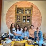 Mukti Mohan Instagram - The Madness has just begunnnn✨ Visiting #Leh and #oldmemories with #school #bestfriends 🫧🌝 #blessed @shrishti_dhillon @anamika.m.yadav @sin_shivani @khushbookatyal06 🧿🤍 Leh, India