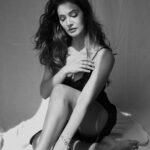 Mukti Mohan Instagram – Those who shine from within 🤍

do not need a spotlight ✨ 

Through @nikhilshenoyphoto ‘s 📸
@neerajnavare.makeupartist @dwyessh_hairwizard Mukti Manch