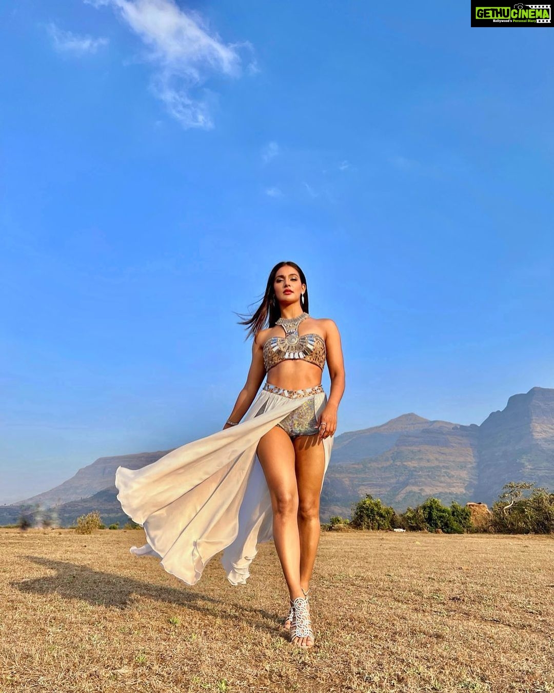 Mukti Mohan Instagram - how you like me Naow🌬🔥 #Naari One day to go ⚡️ Releasing on @surneetimusic on 4th March’22 #StayTuned Starring: @neetimohan18 @mohanshakti & @muktimohan Costume Designer: @officialsaishashinde 💥 Assisted by: @suyash_soundalgekar Styled by: @stylebysaachivj Assisted by: @nehha_o Hair: @dwyessh_hairwizard Assisted by @aaliyahussainhairmakeupcreator Make up: @neerajnavare.makeupartist Assisted by: @ritickasjalan Clicked by: @_shraddhabobade_ #NAARIxMohanSisters #InternationalWomensDay #Surneeti #NeetiMohan #ShaktiMohan #MuktiMohan #Naari