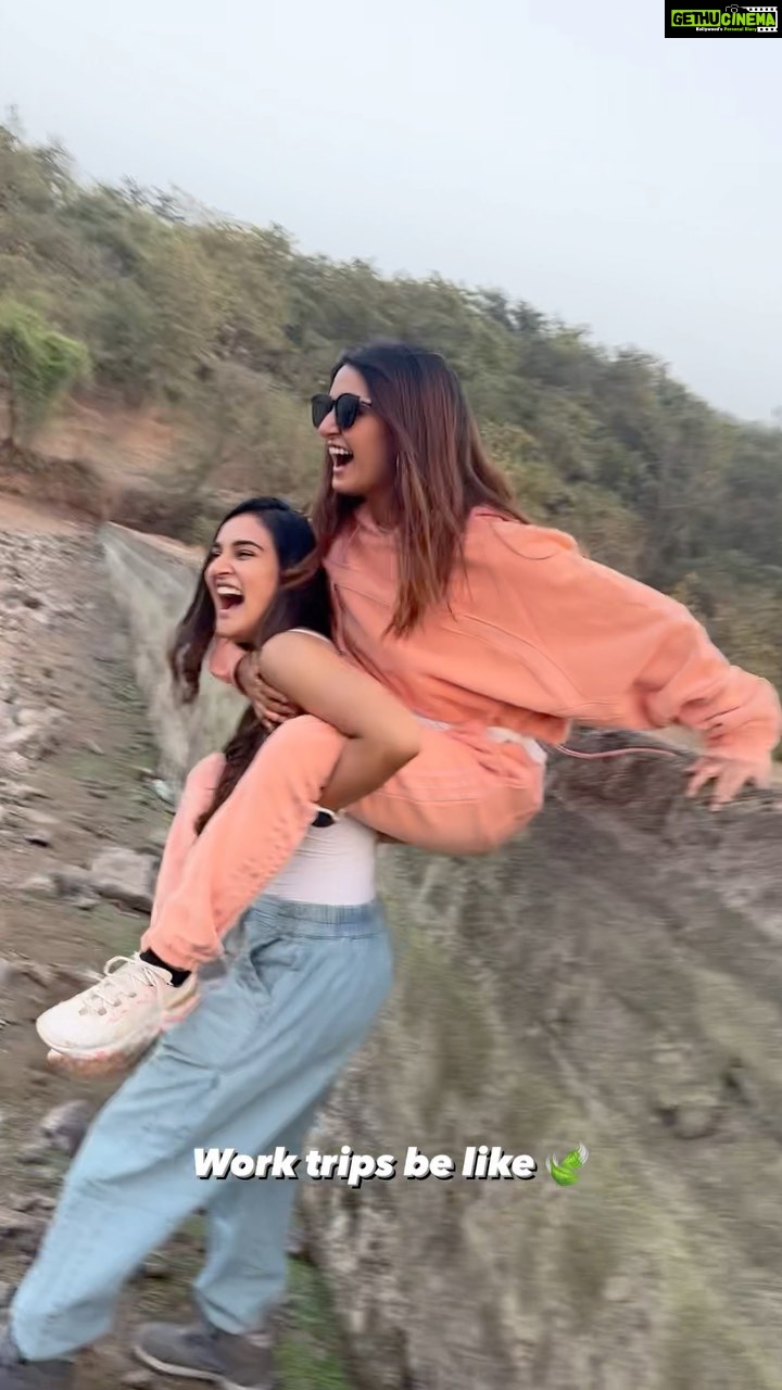 Mukti Mohan Instagram - It felt magical β¨ @nrityashakti @muktimanch fam Best time evaaaaa ππΌ @muktimohan @rituvarier @souravsharmaofficial @rajak_sanjip @dikshakhatri07 @psy444_fauj @bablukumar0810 @shrea_hela @janhavinsane @rohitnk @official_nomadictribes