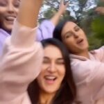 Mukti Mohan Instagram - Entering #2022 like🤟🏼👻 #HappyNewYear @neetimohan18 @mohanshakti P.S.- Missing ya @kmohan12 🦦