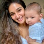 Mukti Mohan Instagram - Holding you heals me✨ It is the most precious connection between you & I. Every time I hold you, that instant smile you give me fills my heart with the purest joy, words don’t justify what I feel for you my precious bachaaaa my KhhhapuchughOpuchushooo P.S:- I know #Aryaveer loves Golu Maasi the most(other maasis are in line behind us,ok!😘🌚🥰) Photography by my Jaanzua @nihaarpandya Love you Abbbyabeeeeeeb 👶🏻🌈✨