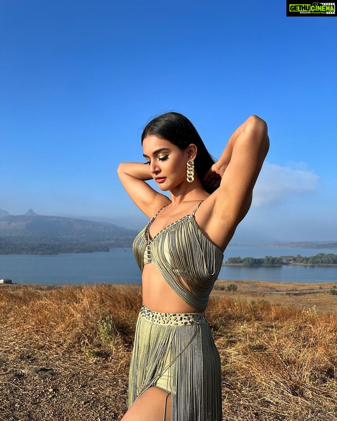 Mukti Mohan Instagram - Consciousness of loving and being loved can bring warmth and richness to life that nothing else can bringš¤šŗ Thank you for resonating with #Naari and pouring your love to @surneetimusic @neetimohan18 @mohanshakti and mešāØ Letās make this #internationalwomensday even more special by sending your #reels a@d tagging us! @abhijitvaghani @shlokelal @souravsharmaofficial @s_kautia @premavshetty @officialsaishashinde @neerajnavare.makeupartist @dwyessh_hairwizard @stylebysaachivj @theuproar_ @nrityashakti @muktimanch Link in bio