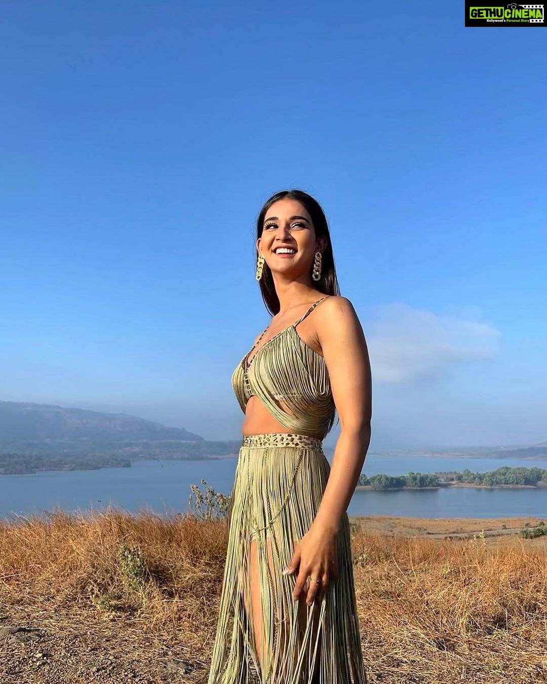 Mukti Mohan Instagram - Consciousness of loving and being loved can bring warmth and richness to life that nothing else can bringš¤šŗ Thank you for resonating with #Naari and pouring your love to @surneetimusic @neetimohan18 @mohanshakti and mešāØ Letās make this #internationalwomensday even more special by sending your #reels a@d tagging us! @abhijitvaghani @shlokelal @souravsharmaofficial @s_kautia @premavshetty @officialsaishashinde @neerajnavare.makeupartist @dwyessh_hairwizard @stylebysaachivj @theuproar_ @nrityashakti @muktimanch Link in bio