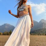 Mukti Mohan Instagram - Khud mein bemisaal HUM hai, Misaal HUM hain🎶 #NAARI song & lyrics by @abhijitvaghani @shlokelal @neetimohan18 @surneetimusic 👏❤️ Thank you for making an Anthem for #Women ✊ and directing with finesse @mohanshakti akkaaaa🥳 and team @s_kautia @janhavinsane @yash.l.amin 🌈✨ Thank you for painting the canvas with your heart & art❤️ @souravsharmaofficial mera bhai!!! And MY FAVOURITE @saishashinde 🌹 Thank you for always believing in us making us look splendid in water,earth and fire elements and giving each one of us the slay MOHANCÈY feels respectively.. 🔥 💥 🌟 #TakeABow Crafty hardworking talented team of @officialsaishashinde , assisted by @suyash_soundalgekar Styled by: @stylebysaachivj Assisted by: @nehha_o Jewellery @azotiique Sleek & stunning Hair by @dwyessh_hairwizard Assisted by @aaliyahussainhairmakeupcreator Glow and graceful Make up by @neerajnavare.makeupartist Assisted by: @ritickasjalan Clicked by: @_shraddhabobade_ Managed by my gorgeousness@premavshetty and her team yogeshji 🌟 #NAARIxMohanSisters #InternationalWomensDay #Surneeti #NeetiMohan #ShaktiMohan #MuktiMohan #Naari 🧿🤍