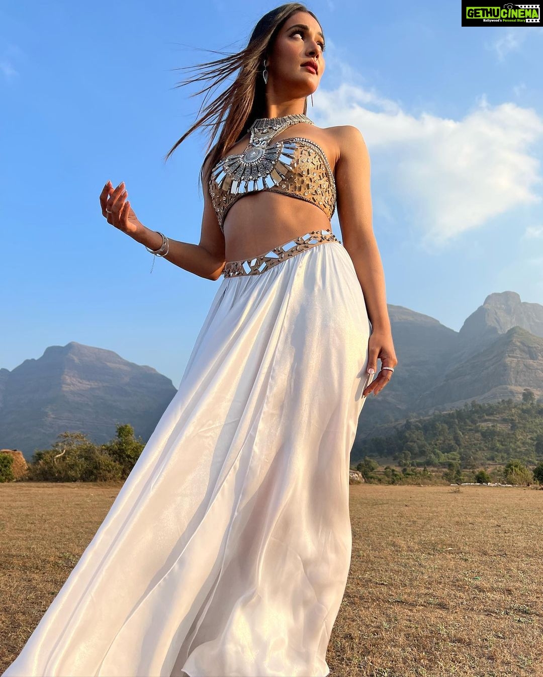 Mukti Mohan Instagram - Khud mein bemisaal HUM hai, Misaal HUM hain🎶 #NAARI song & lyrics by @abhijitvaghani @shlokelal @neetimohan18 @surneetimusic 👏❤️ Thank you for making an Anthem for #Women ✊ and directing with finesse @mohanshakti akkaaaa🥳 and team @s_kautia @janhavinsane @yash.l.amin 🌈✨ Thank you for painting the canvas with your heart & art❤️ @souravsharmaofficial mera bhai!!! And MY FAVOURITE @saishashinde 🌹 Thank you for always believing in us making us look splendid in water,earth and fire elements and giving each one of us the slay MOHANCÈY feels respectively.. 🔥 💥 🌟 #TakeABow Crafty hardworking talented team of @officialsaishashinde , assisted by @suyash_soundalgekar Styled by: @stylebysaachivj Assisted by: @nehha_o Jewellery @azotiique Sleek & stunning Hair by @dwyessh_hairwizard Assisted by @aaliyahussainhairmakeupcreator Glow and graceful Make up by @neerajnavare.makeupartist Assisted by: @ritickasjalan Clicked by: @_shraddhabobade_ Managed by my gorgeousness@premavshetty and her team yogeshji 🌟 #NAARIxMohanSisters #InternationalWomensDay #Surneeti #NeetiMohan #ShaktiMohan #MuktiMohan #Naari 🧿🤍