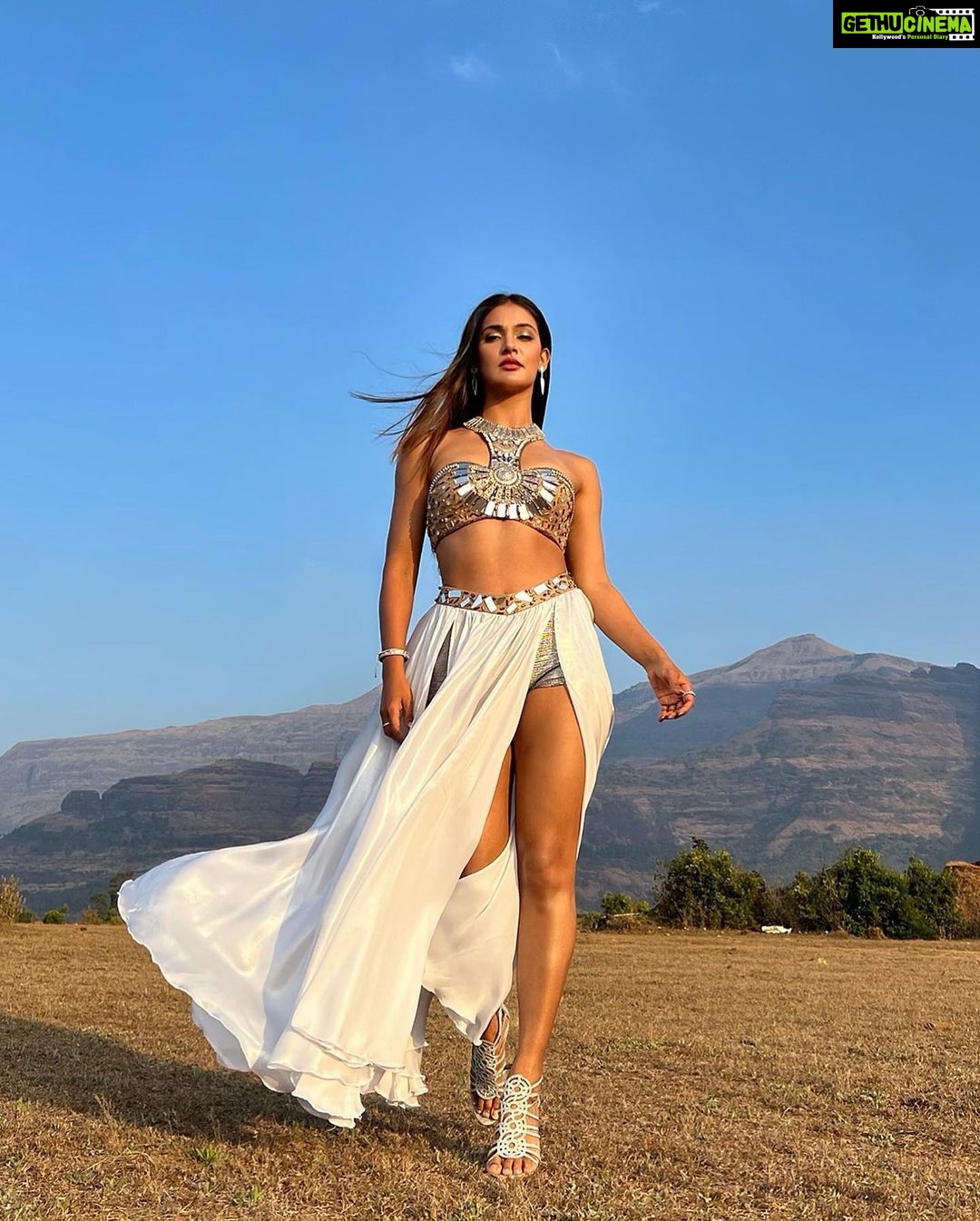 Mukti Mohan Instagram - Khud mein bemisaal HUM hai, Misaal HUM hain🎶 #NAARI song & lyrics by @abhijitvaghani @shlokelal @neetimohan18 @surneetimusic 👏❤️ Thank you for making an Anthem for #Women ✊ and directing with finesse @mohanshakti akkaaaa🥳 and team @s_kautia @janhavinsane @yash.l.amin 🌈✨ Thank you for painting the canvas with your heart & art❤️ @souravsharmaofficial mera bhai!!! And MY FAVOURITE @saishashinde 🌹 Thank you for always believing in us making us look splendid in water,earth and fire elements and giving each one of us the slay MOHANCÈY feels respectively.. 🔥 💥 🌟 #TakeABow Crafty hardworking talented team of @officialsaishashinde , assisted by @suyash_soundalgekar Styled by: @stylebysaachivj Assisted by: @nehha_o Jewellery @azotiique Sleek & stunning Hair by @dwyessh_hairwizard Assisted by @aaliyahussainhairmakeupcreator Glow and graceful Make up by @neerajnavare.makeupartist Assisted by: @ritickasjalan Clicked by: @_shraddhabobade_ Managed by my gorgeousness@premavshetty and her team yogeshji 🌟 #NAARIxMohanSisters #InternationalWomensDay #Surneeti #NeetiMohan #ShaktiMohan #MuktiMohan #Naari 🧿🤍