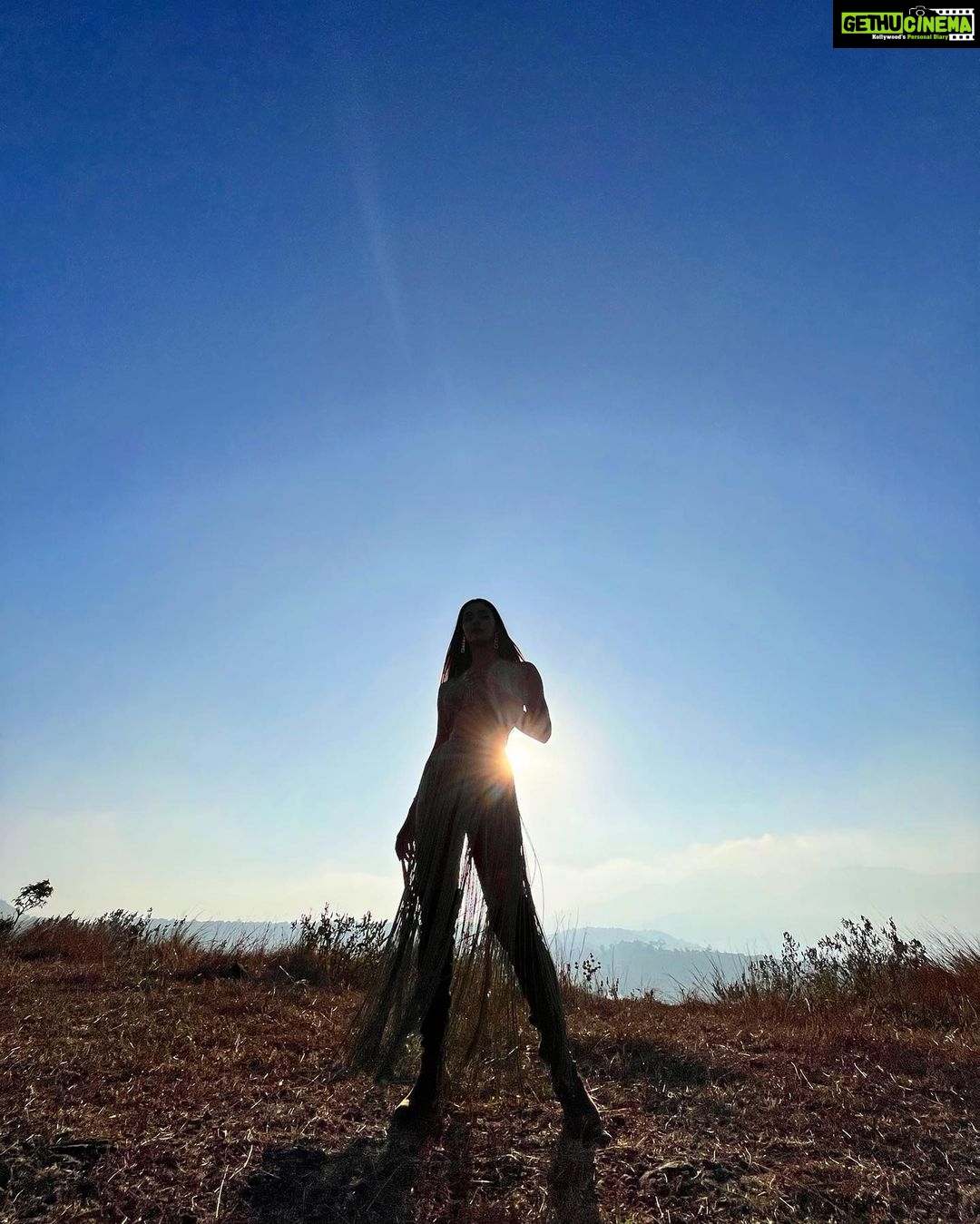 Mukti Mohan Instagram - PowerUp💥IV. III. XXII 👈🏼for NAARI revolution❤️🔥 Just two ✌🏼days to go🤩 Subscribe to @surneetimusic & Stay Tuned🤘🏻 Song out 4th March ‘22 Starring: @neetimohan18 @mohanshakti & @muktimohan Costume Designer: @officialsaishashinde 💥 Assisted by: @suyash_soundalgekar Styled by: @stylebysaachivj Assisted by: @nehha_o Hair: @dwyessh_hairwizard Assisted by @aaliyahussainhairmakeupcreator Make up: @neerajnavare.makeupartist Assisted by: @ritickasjalan Clicked by: @shraddhabobade #NAARIxMohanSisters #InternationalWomensDay #Surneeti #NeetiMohan #ShaktiMohan #MuktiMohan #Naari