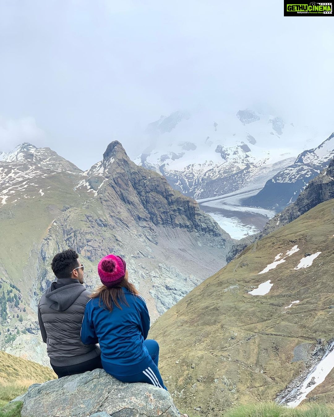 Mukti Mohan Instagram - Love was just a concept before I saw you two brave hearts with the kindest smiles meet! I wish you both joy, success, giggles, lots of travel, adventure and years of togetherness ♾✨ Celebrating 3 yrs of togetherness💞@neetimohan18 @nihaarpandya of the most gorgeous souls, I mean it❤️ I Love you My Doo-Jaanzua-Abyabambino 👨👩👦beyond measure 🧿🤍💫 #HappyAnniversary #Neeni Cheers to many more 🌈✨ 📷 @mohanshakti