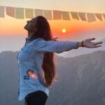 Mukti Mohan Instagram - There’s no wrong timing for the right thing, If you want to jump…close your eyes, If you want to fly…spread your arms, If you want to scream…open your heart🫀 #MuktGyaan 🐣✨
