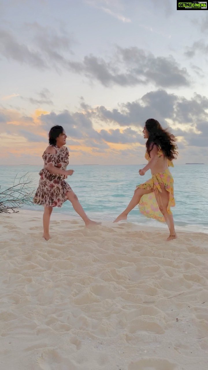 Mukti Mohan Instagram - My ๐ค @kmohan12 Happiest Birthday to my constant, my moonshine, my reality check, my Tinu Dida, @mohanshakti โs Tu Tu Di, @neetimohan18 โs Tomchom, aur sabki favourite Kriti didi ๐๐โค๏ธโจ Letโs get marooned on an island ๐ ๐๐ป๐๐ปโโ๏ธagain, Love you beyond๐ค